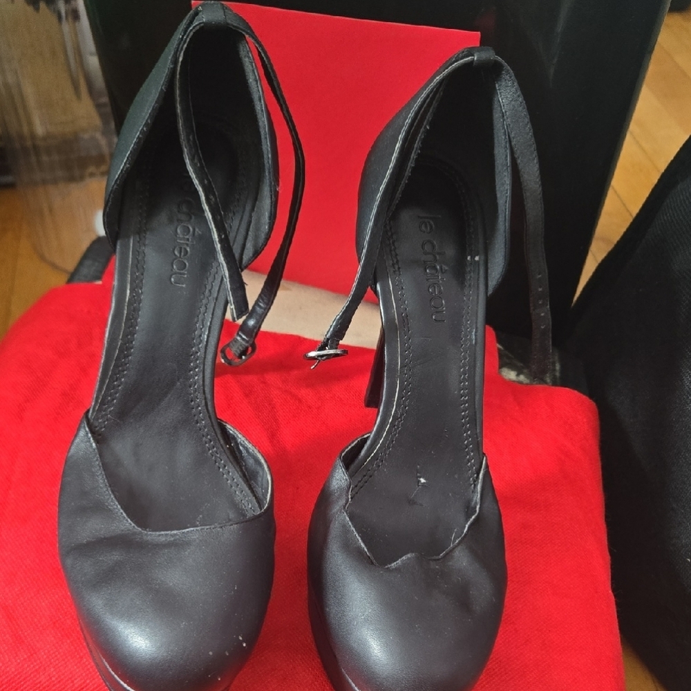 Le Chateau Classic Black Heels